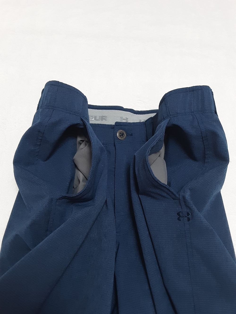 Under Armour Golf Shorts Mens 32W - Picture 3 of 11